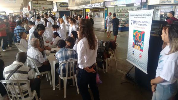 Tenda da Saúde Rodoviária do Plano Piloto - 14/05 Manhã - Presidente Osvaldo Peralta e Diretora Ana Maria